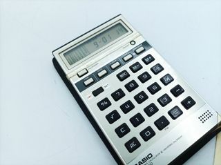 Calculadora vintage Casio AQ-2200