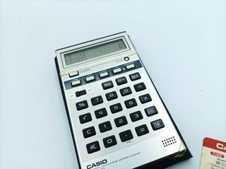 Calculadora vintage Casio AQ-2200