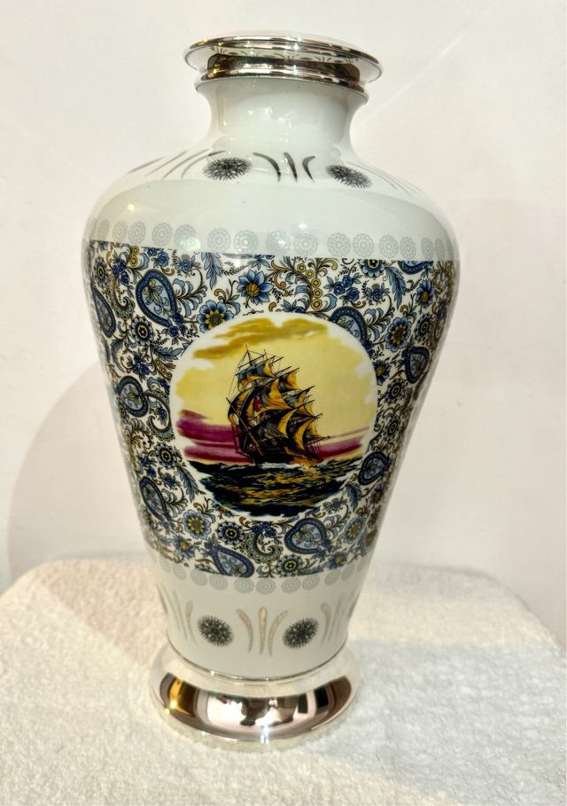 JARRON DE PORCELANA CHINA Y PLATA(BASE Y BOCA)