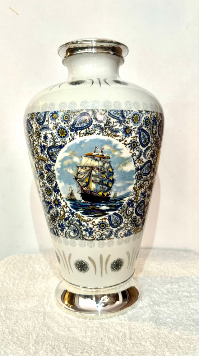 JARRON DE PORCELANA CHINA Y PLATA(BASE Y BOCA)