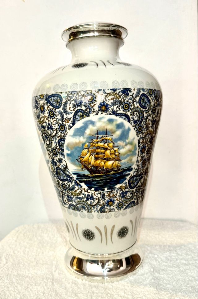 JARRON DE PORCELANA CHINA Y PLATA(BASE Y BOCA)