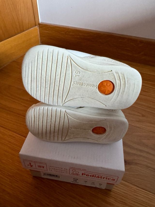 Zapatillas Biomecanics blancas talla 19
