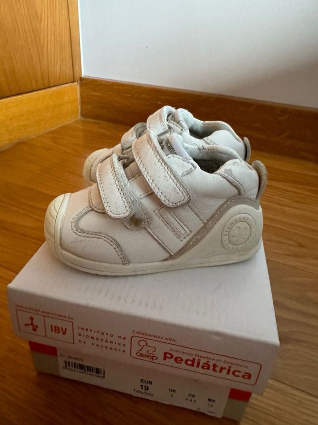 Zapatillas Biomecanics blancas talla 19