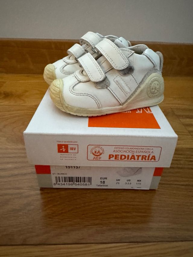 Zapatillas Biomecanics blancas talla 18