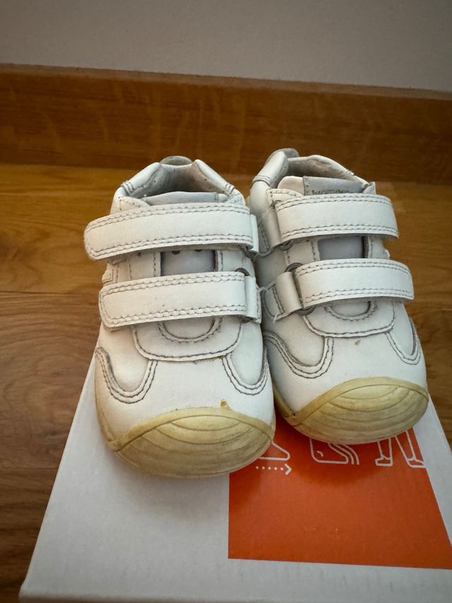 Zapatillas Biomecanics blancas talla 18