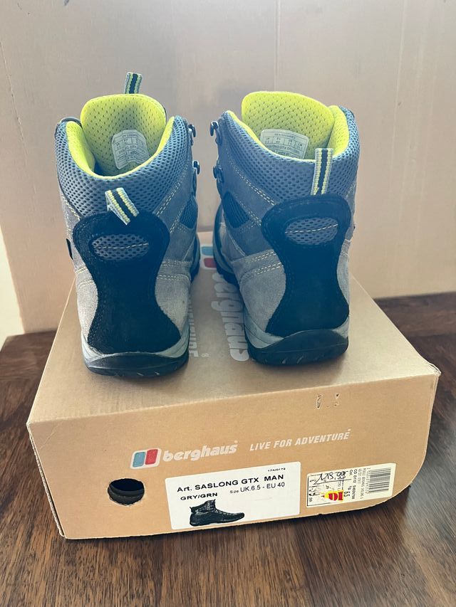 Scarponcini da hiking marchio BERGHAUS