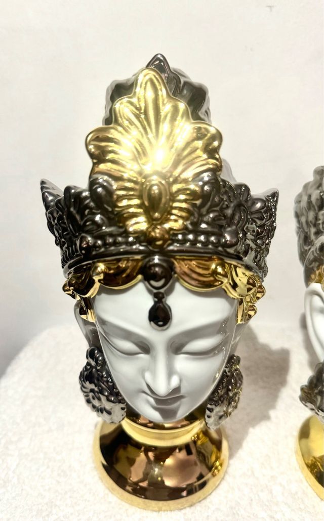 Scultura del busto o della testa di una regina, dea orientale