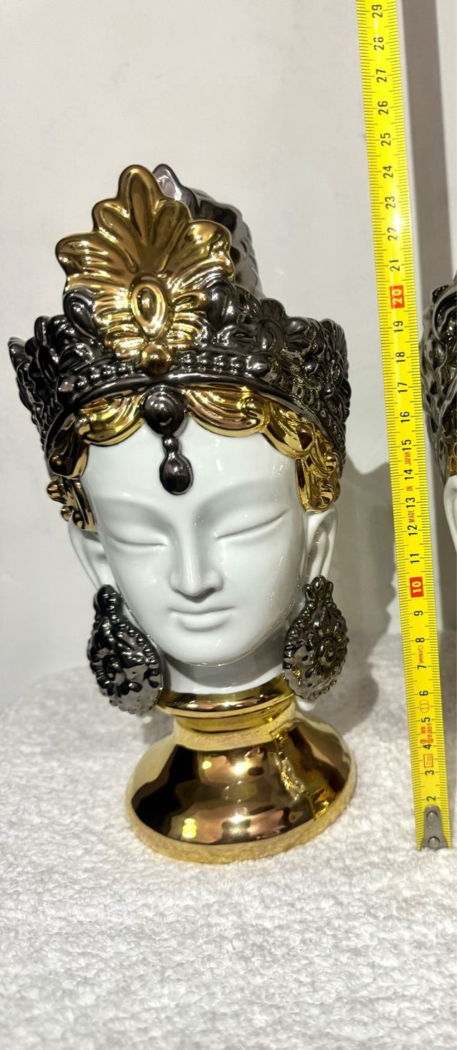 Scultura del busto o della testa di una regina, dea orientale