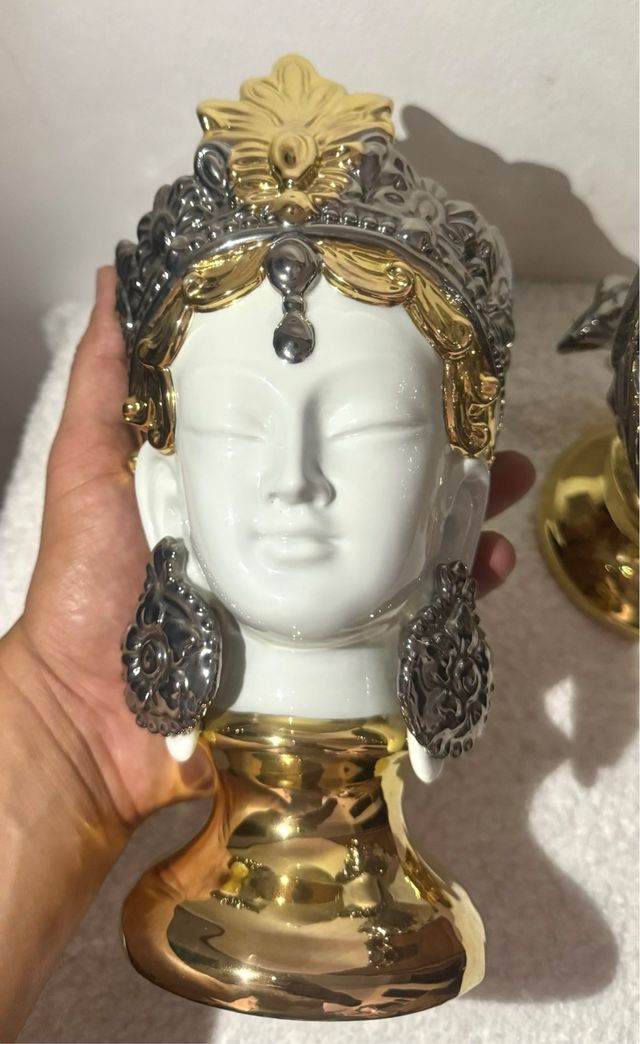 Scultura del busto o della testa di una regina, dea orientale