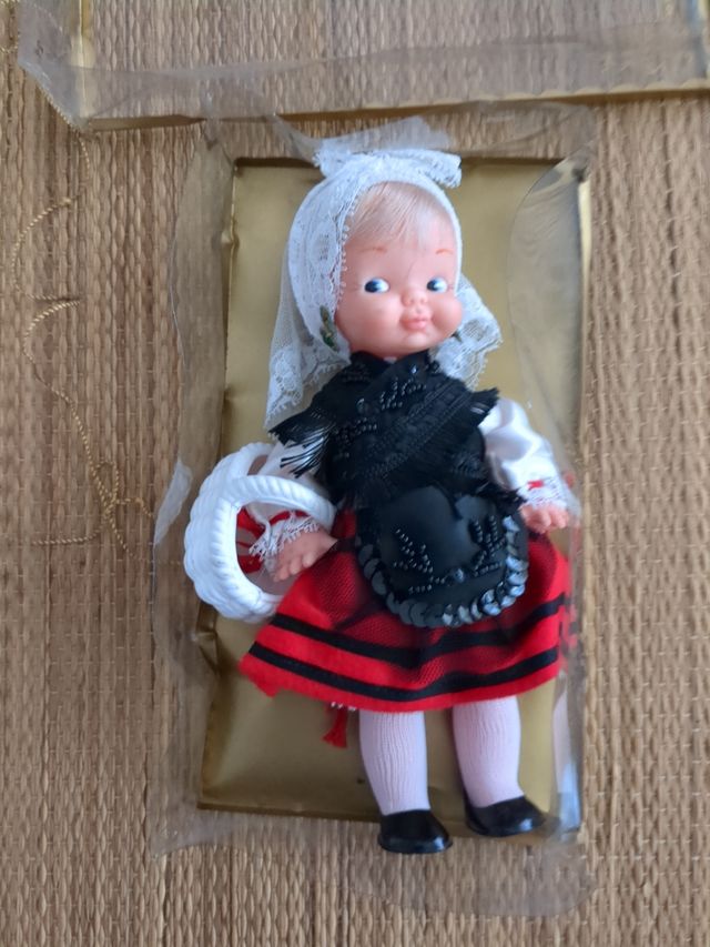 Muñeca artesana asturiana 22 cm