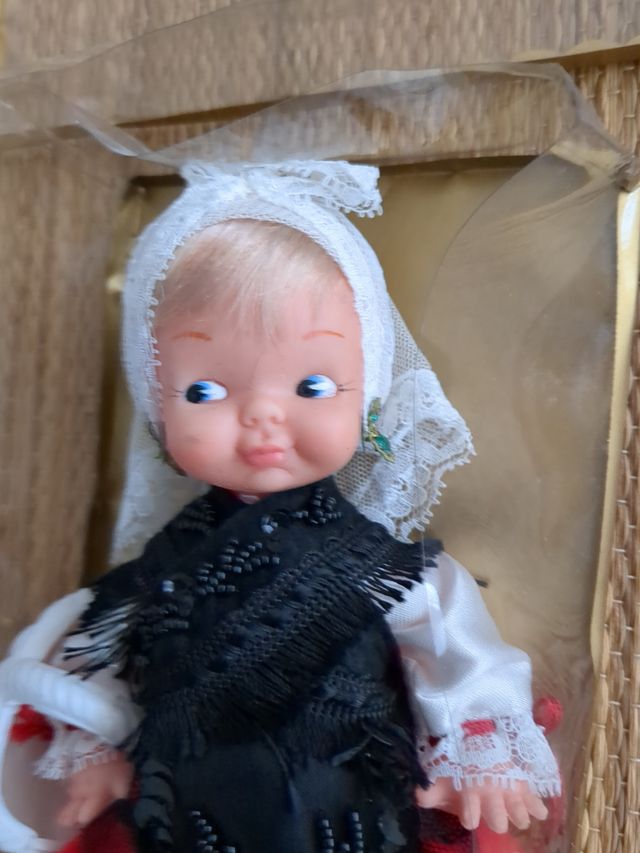 Muñeca artesana asturiana 22 cm