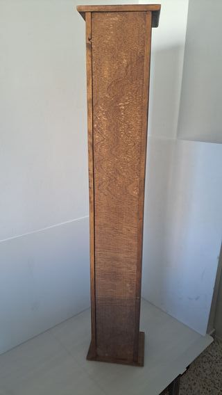 Torre porta CD's de madera para 48 unidades