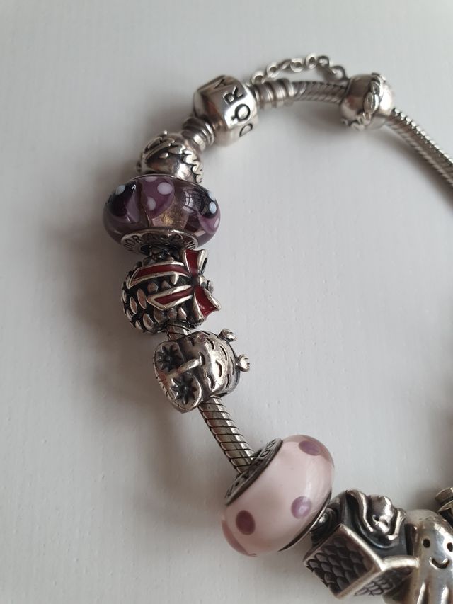 PULSERA PANDORA CON CHARMS