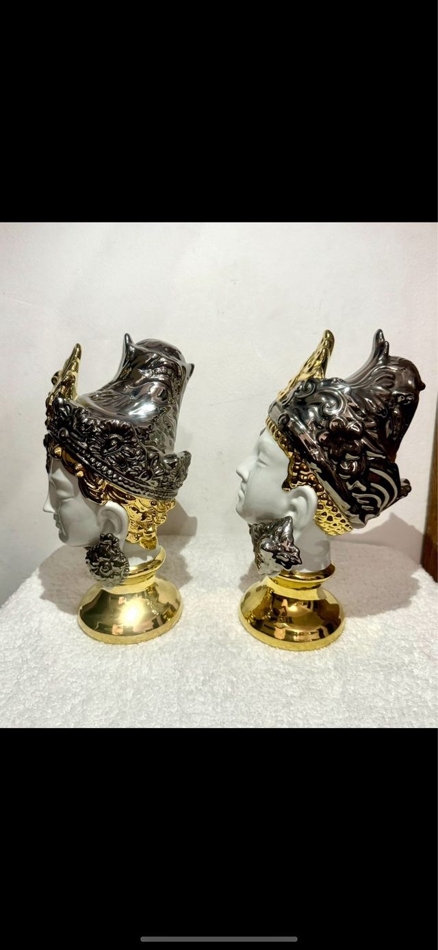 Esculturas de bustos o cabezas d dioses orientales