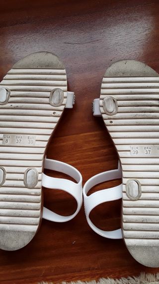Sandalias de goma blancas con brillos, n.39