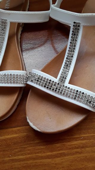 Sandalias de goma blancas con brillos, n.39