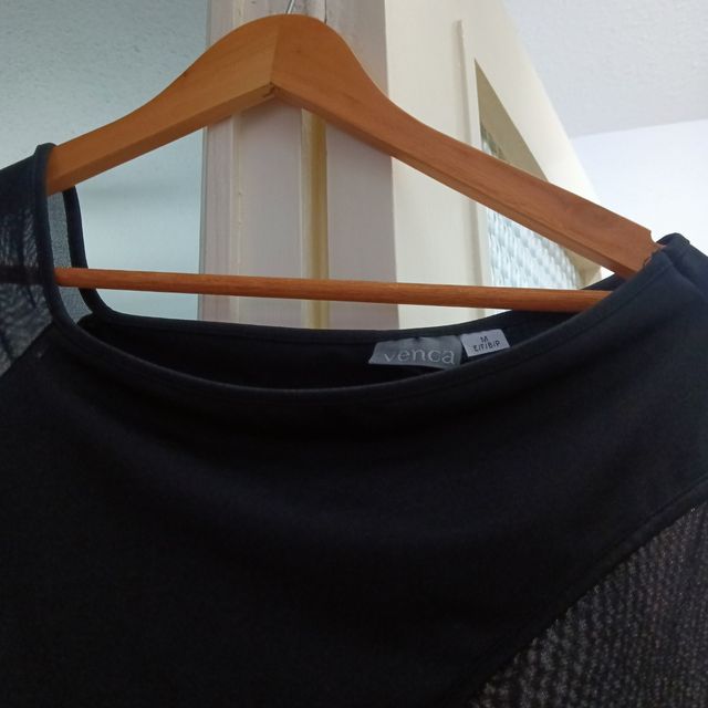 Vestido negro con transparencias