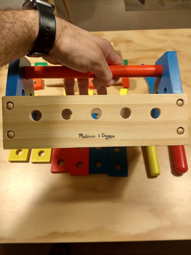 Caja de herramientas de madera. Melissa & Doug.