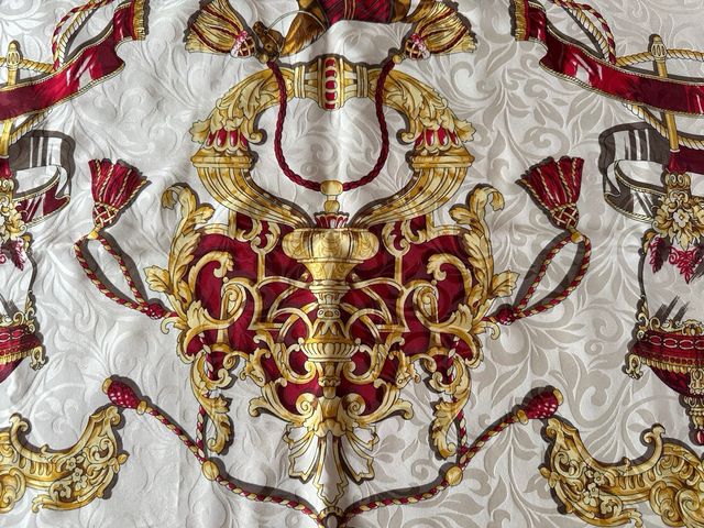 Foulard  in seta operata a fantasia