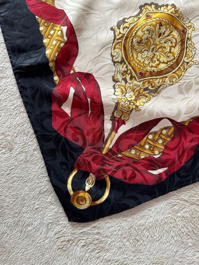 Foulard  in seta operata a fantasia