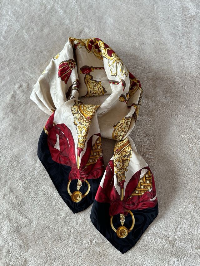 Foulard  in seta operata a fantasia