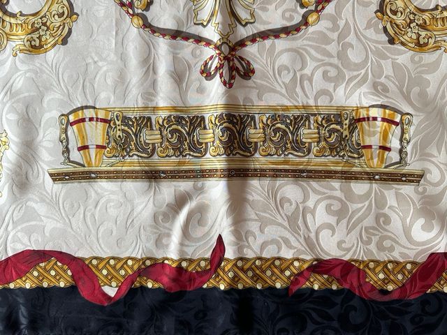 Foulard  in seta operata a fantasia