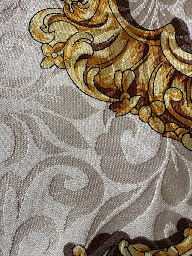 Foulard  in seta operata a fantasia