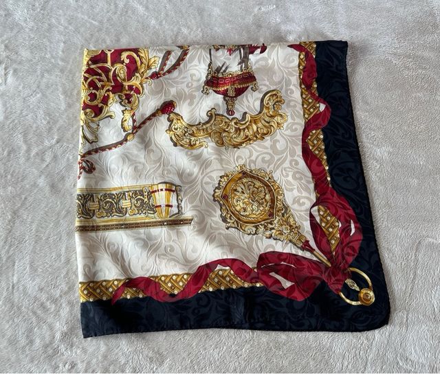 Foulard  in seta operata a fantasia