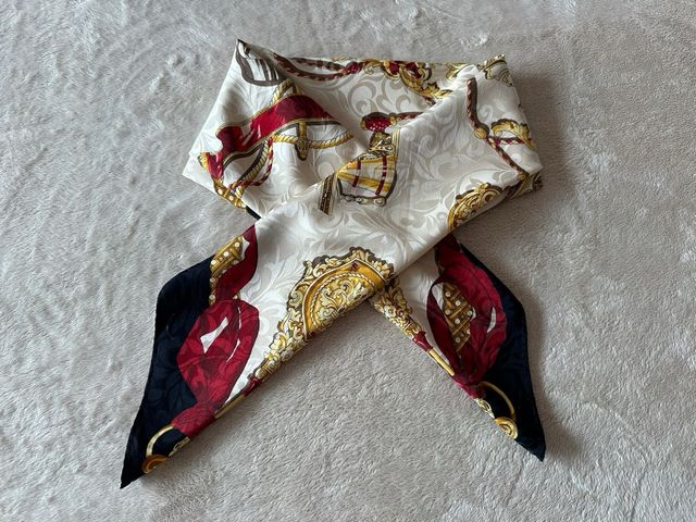 Foulard  in seta operata a fantasia