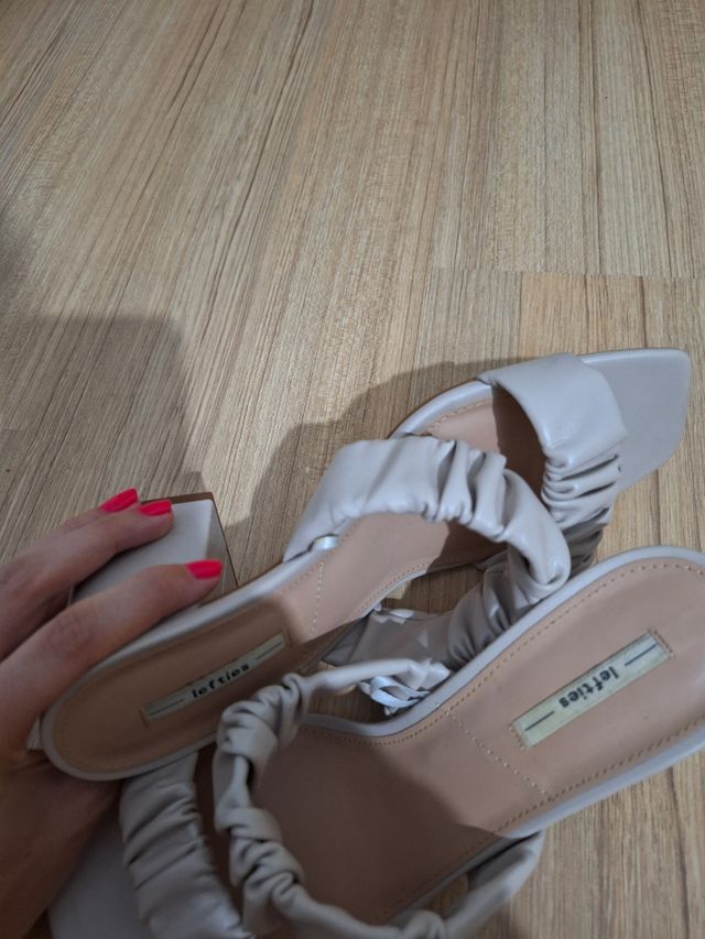 sandalia de tacon de lefties 