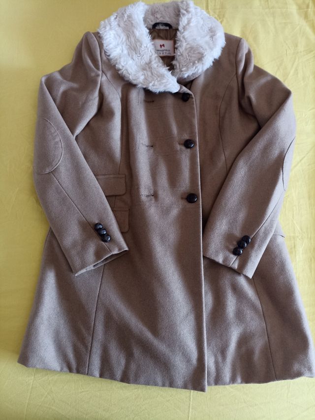 Abrigo de paño, color marrón clarito, como nuevo