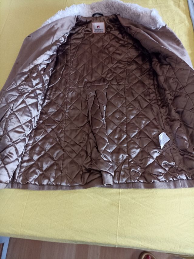 Abrigo de paño, color marrón clarito, como nuevo