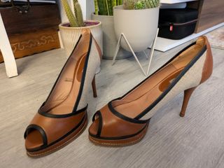 Zapatos peeptoe tacón 