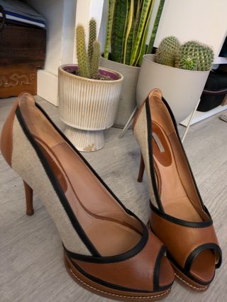 Zapatos peeptoe tacón 