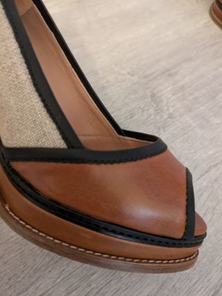 Zapatos peeptoe tacón 