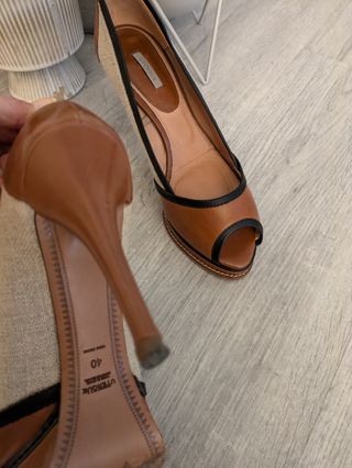 Zapatos peeptoe tacón 