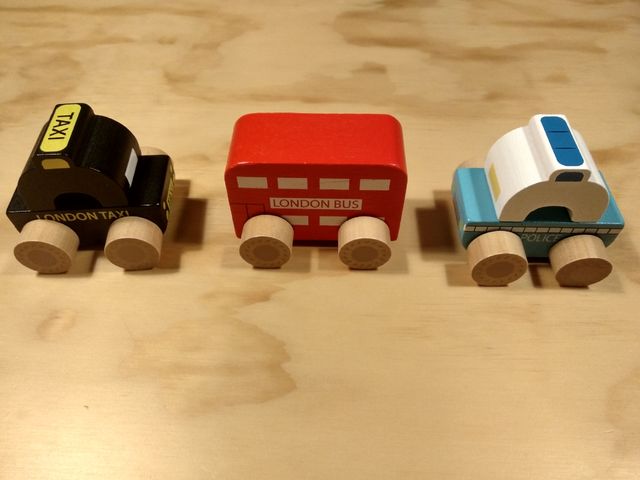 Pack 3 coches de madera. Londres.