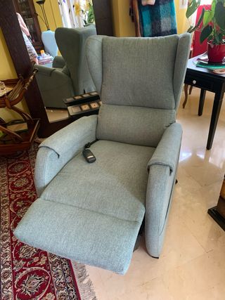 2 poltrone relax elettriche e sollevatori di persone