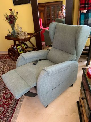 2 poltrone relax elettriche e sollevatori di persone