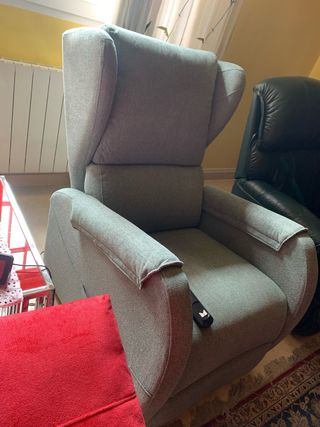 2 poltrone relax elettriche e sollevatori di persone