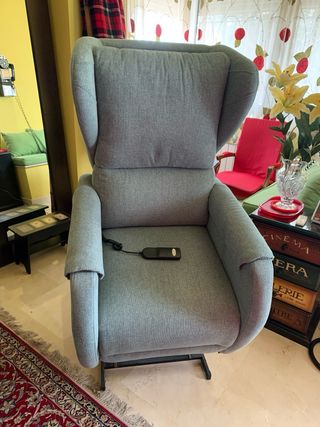 2 poltrone relax elettriche e sollevatori di persone