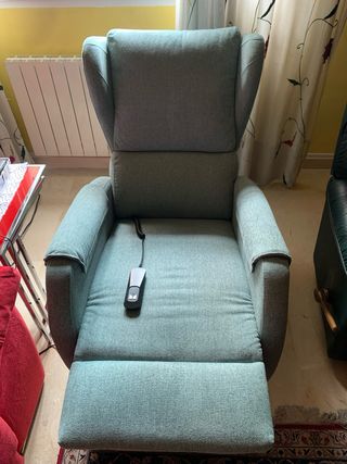 2 poltrone relax elettriche e sollevatori di persone