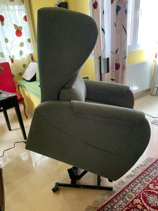 2 poltrone relax elettriche e sollevatori di persone