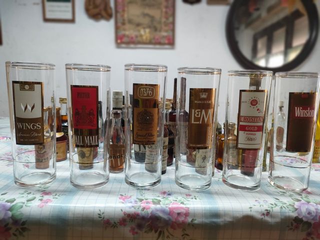 Vasos antiguos de tubo para coleccionar