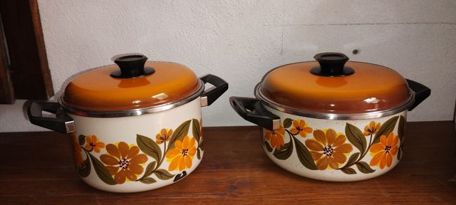 Dos ollas de porcelana antigua