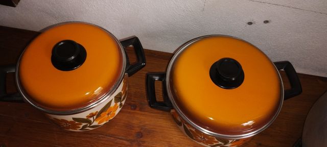 Dos ollas de porcelana antigua