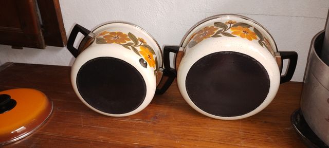 Dos ollas de porcelana antigua