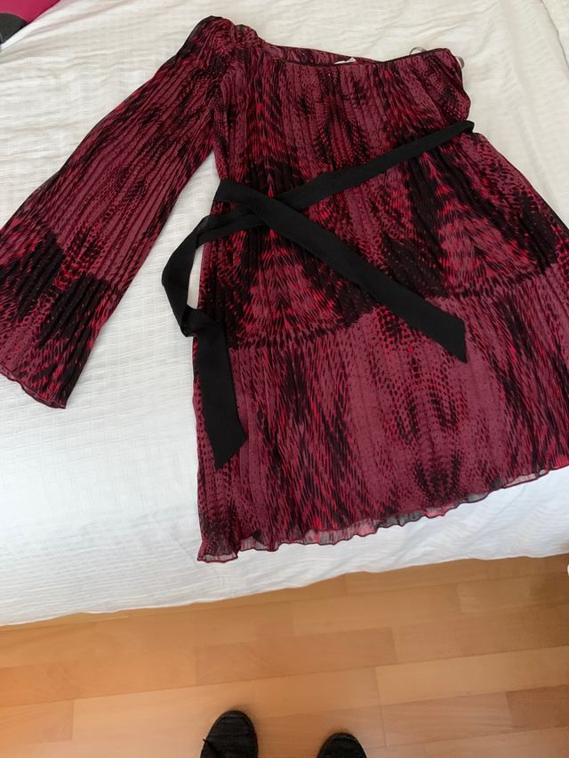 Camicia semitrasparente a manica singola marca Lipsy