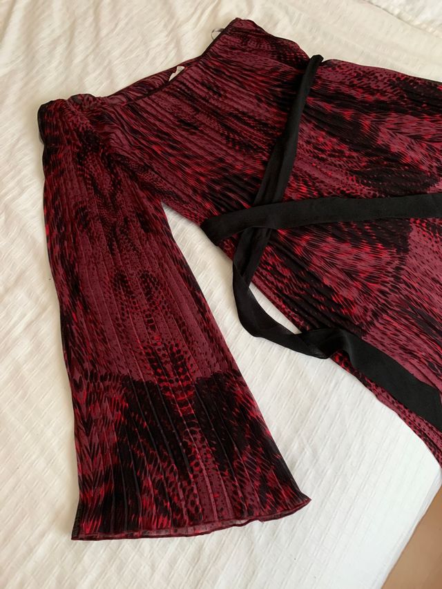 Camicia semitrasparente a manica singola marca Lipsy