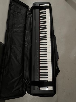 Piano electronico YAMAHA DIGITAL PIANO P-95
